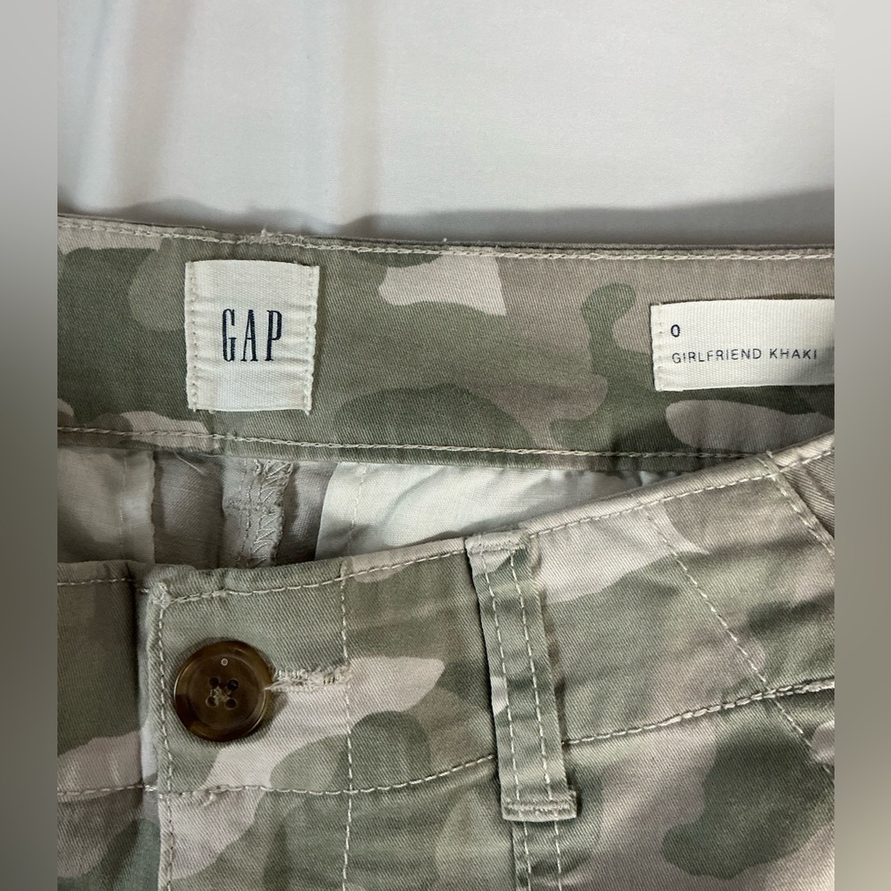 GAP Women's Girlfriend Khakis Camouflage Straight Leg - Picture 3 of 10